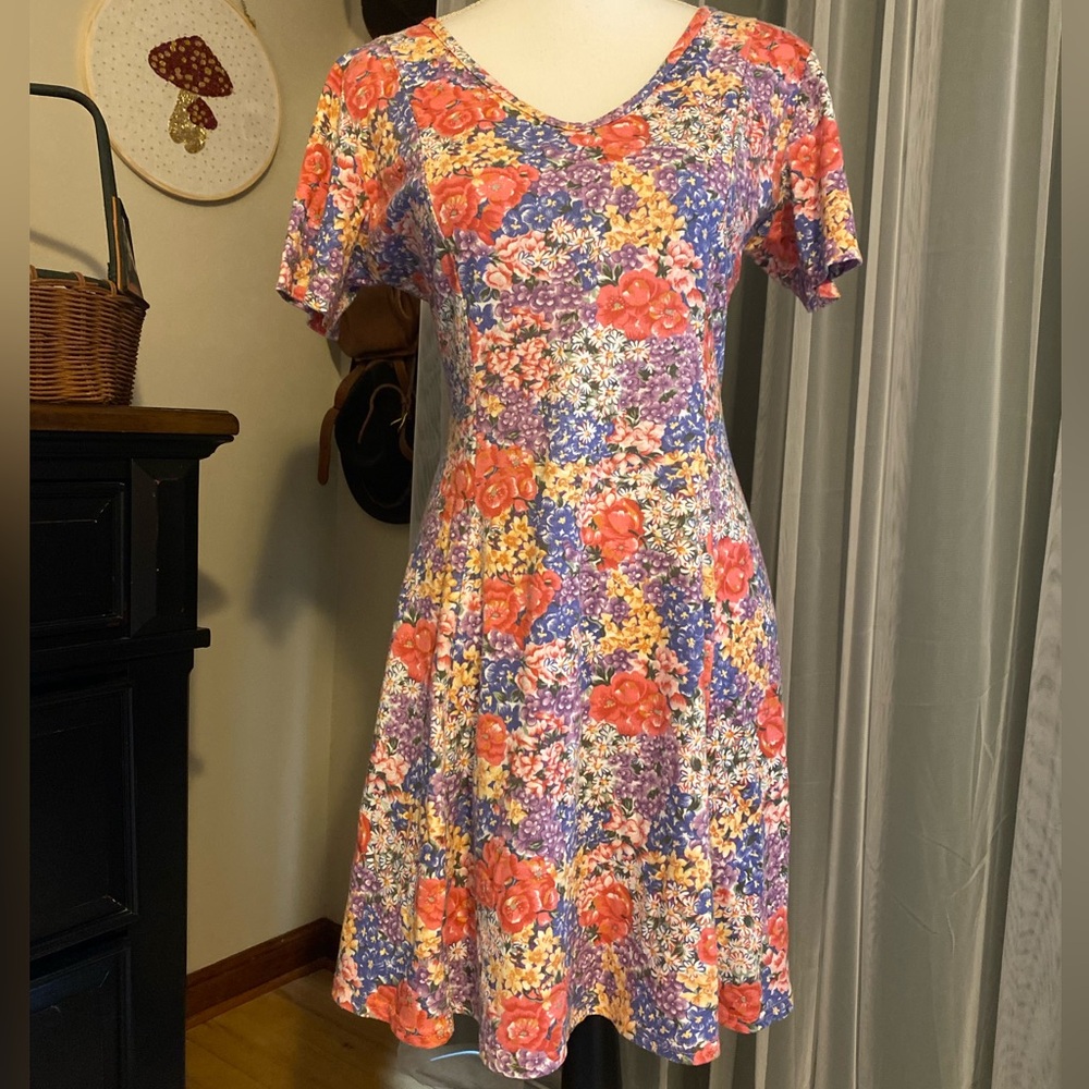 Colorful vintage 90’s floral skater dress by no boundaries